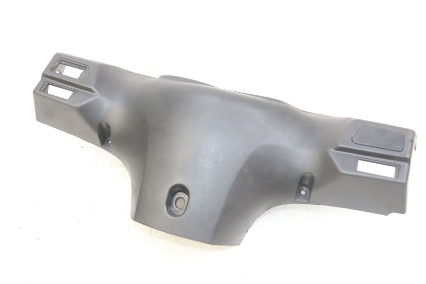 photo de CUBIERTA DEL MANILLAR TRASERO SYM X-PRO 4T 50 (2014 - 2021) - Primer plano técnico