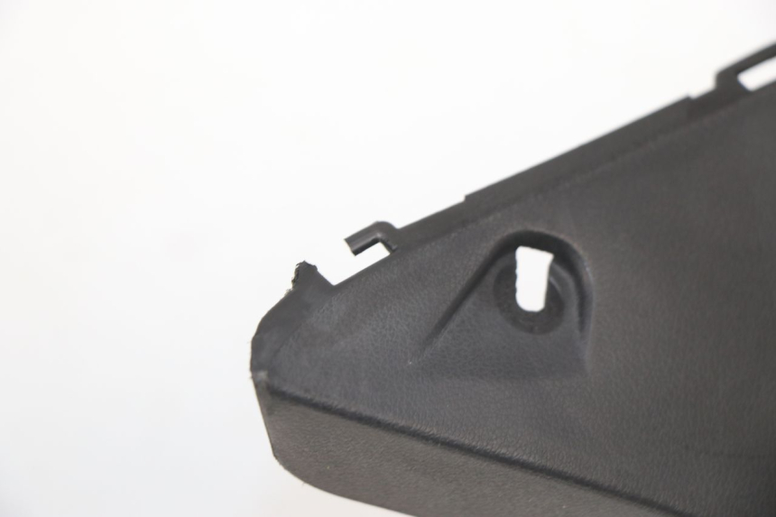 photo de TAPA MANILLAR DELANTERO KYMCO XCITING 500 (2007 - 2010) - Primer plano técnico