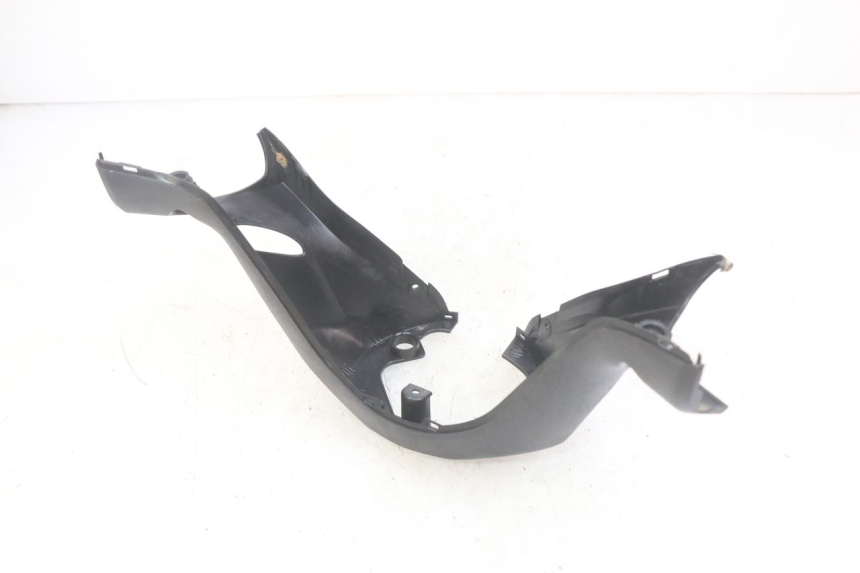 photo de CUBIERTA DE MANILLAR TRASERO YAMAHA YP MAJESTY 400 (2004 - 2008) - Primer plano técnico