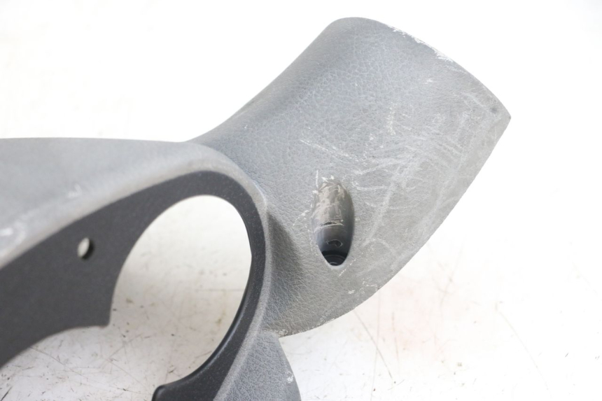 photo de CUBIERTA DE MANILLAR TRASERO YAMAHA YP MAJESTY 125 (2002 - 2006) - Otra perspectiva