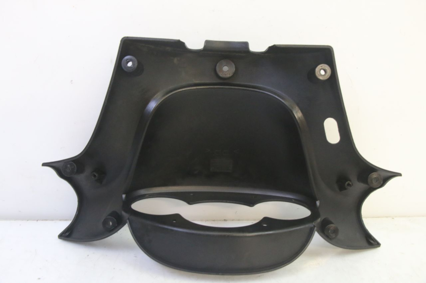 photo de CUBIERTA DE MANILLAR TRASERO YAMAHA YP MAJESTY 125 (2002 - 2006) - Primer plano técnico