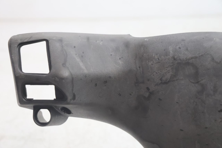 photo de TAPA MANILLAR DELANTERO PIAGGIO ZIP IGET 4T 50 (2021 - 2023) - Detalle de la pieza