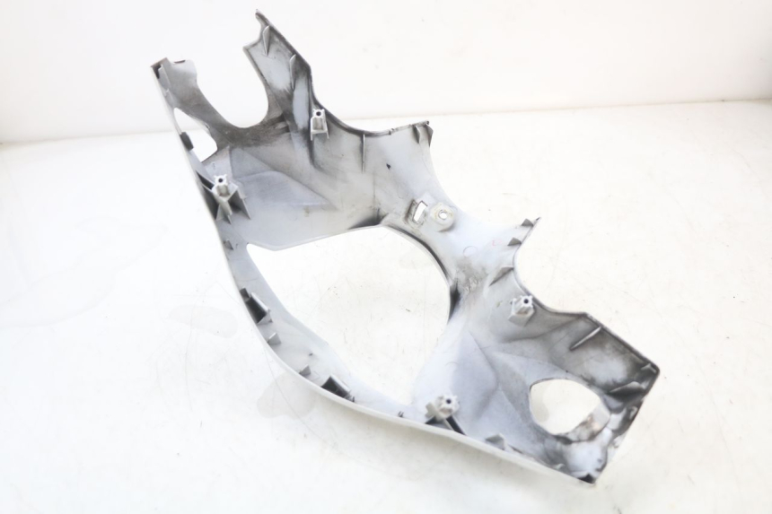 photo de TAPA MANILLAR TRASERO SUZUKI ADDRESS 110 (2015 - 2020) - Primer plano de alta resolución