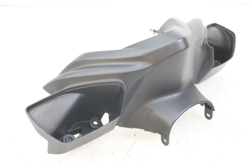 photo de CUBIERTA DEL MANILLAR DELANTERO YAMAHA AEROX 2T 50 (2013 - 2017) - Primer plano técnico