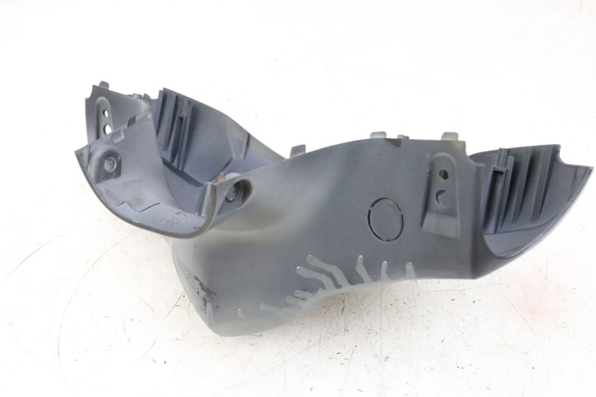 photo de CUBIERTA DEL MANILLAR DELANTERO KYMCO AGILITY 4T 50 (2018 - 2022) - Primer plano técnico