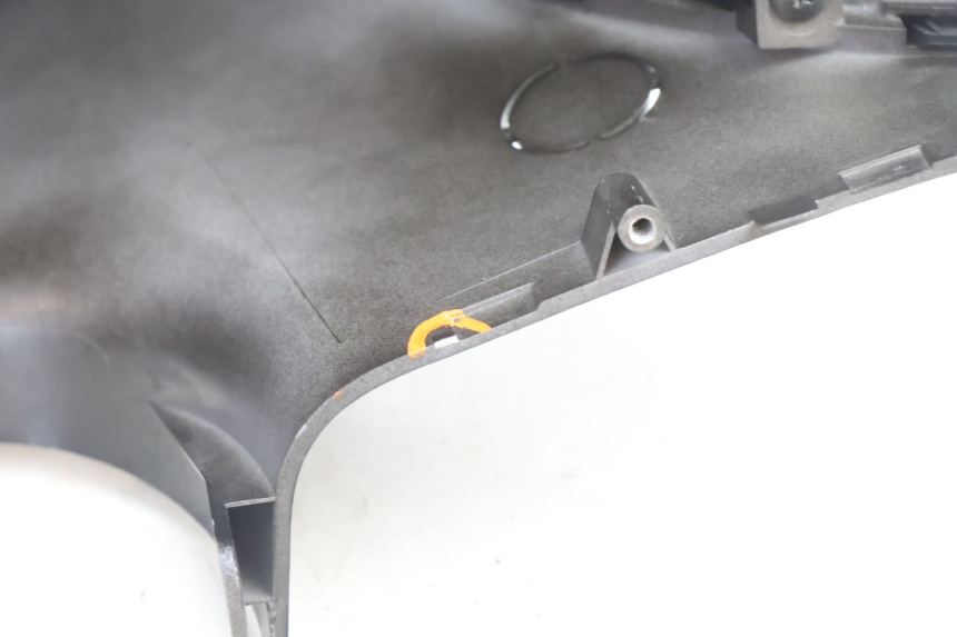 photo de TAPA MANILLAR TRASERO KYMCO AGILITY CITY 16P 125 (2015 - 2024) - Estado de la superficie y material