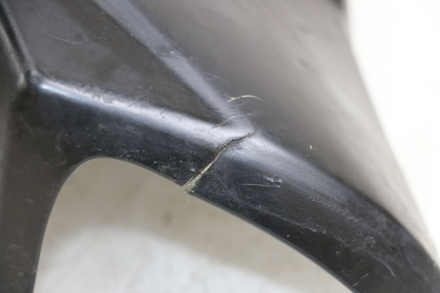 photo de TAPA MANILLAR TRASERO KYMCO AGILITY PREMIUM 50 (2007 - 2010) - Detalle de la pieza