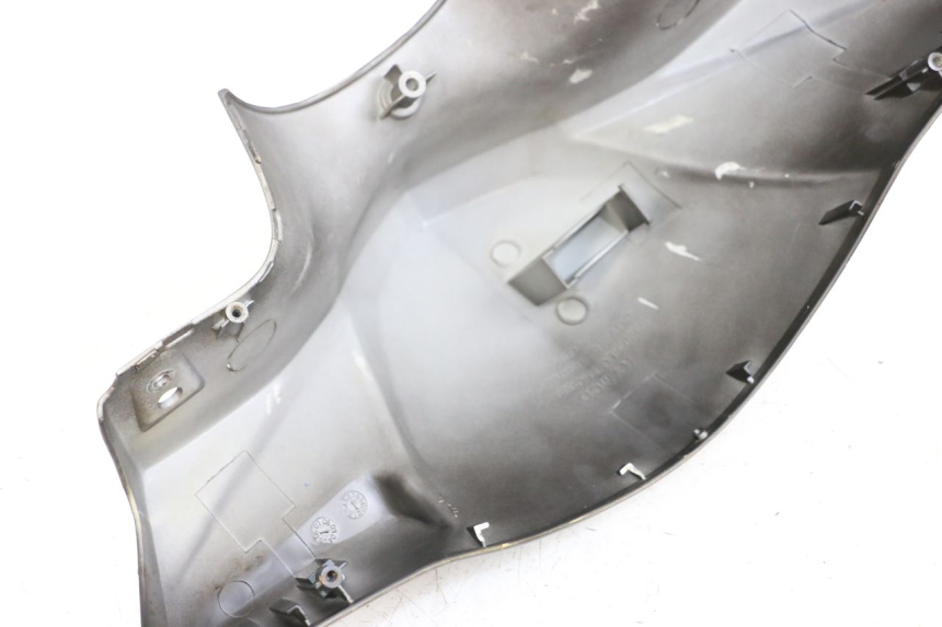 photo de TAPA MANILLAR TRASERO KYMCO AGILITY PREMIUM 50 (2007 - 2010) - Otra perspectiva