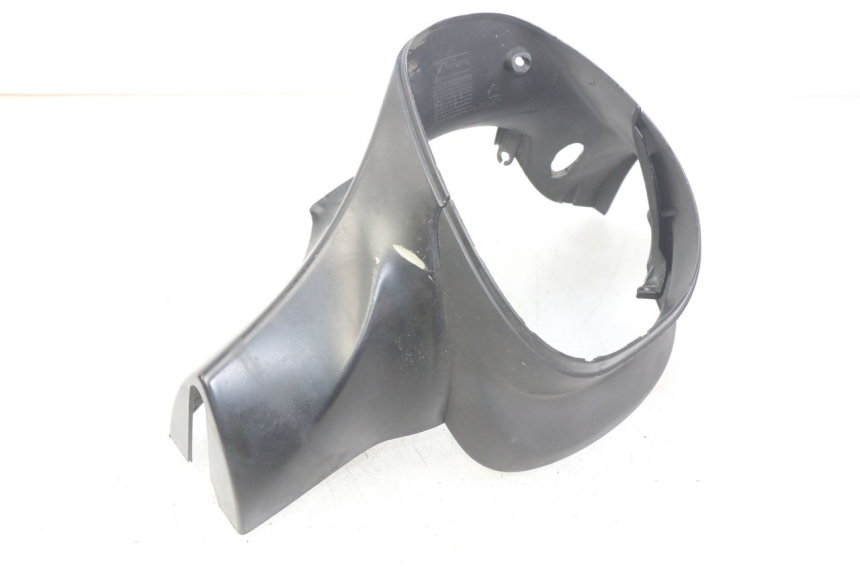 photo de CUBIERTA DEL MANILLAR DELANTERO PIAGGIO BEVERLY 125 (2010 - 2015) - Detalles de los puntos de fijación