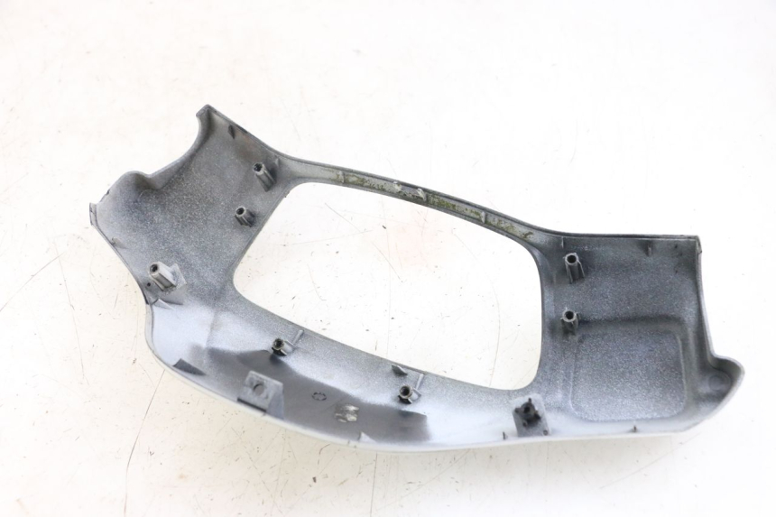 photo de CUBIERTA DEL MANILLAR DELANTERO MBK BOOSTER SPIRIT 50 (2004 - 2017) - Detalle de la pieza