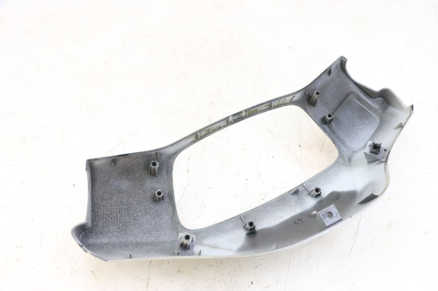 photo de CUBIERTA DEL MANILLAR DELANTERO MBK BOOSTER SPIRIT 50 (2004 - 2017) - Zoom estado de uso