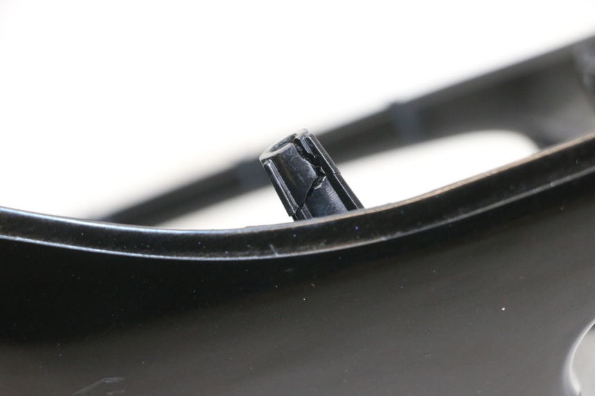 photo de CUBIERTA DEL MANILLAR DELANTERO YAMAHA BW'S 50 (2004 - 2017) - Primer plano técnico