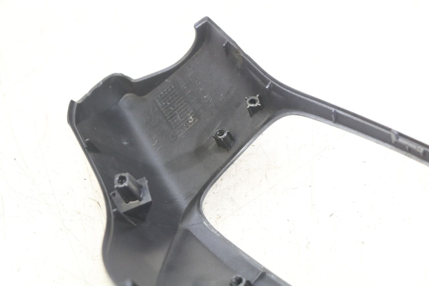 photo de CUBIERTA DEL MANILLAR DELANTERO YAMAHA BW'S EASY 50 (2013 - 2016) - Detalles de los puntos de fijación