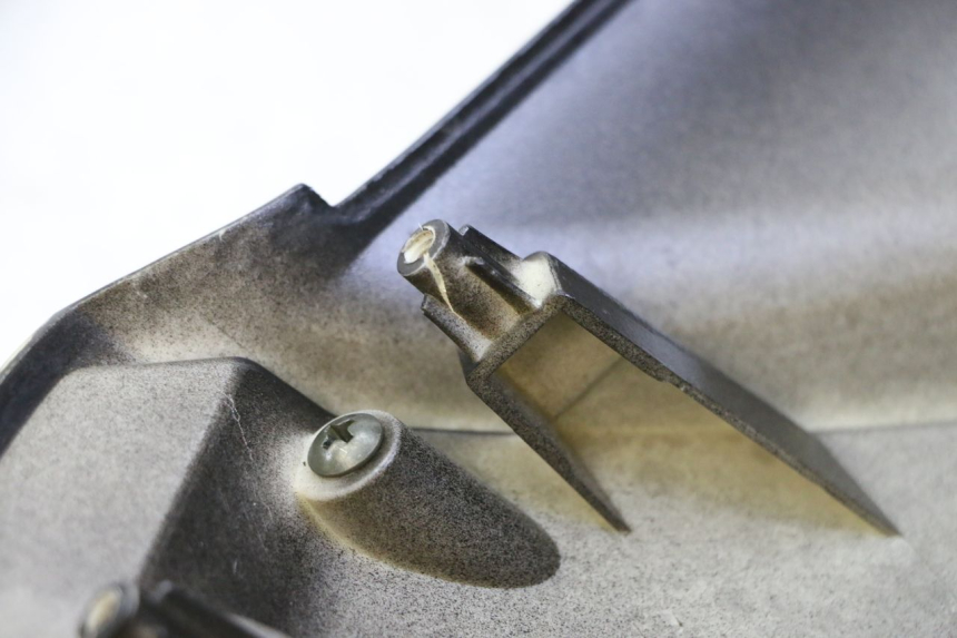 photo de TAPA MANILLAR TRASERO ORCAL CAVARO 4T 50 (2019 - 2023) - Zoom estado de uso