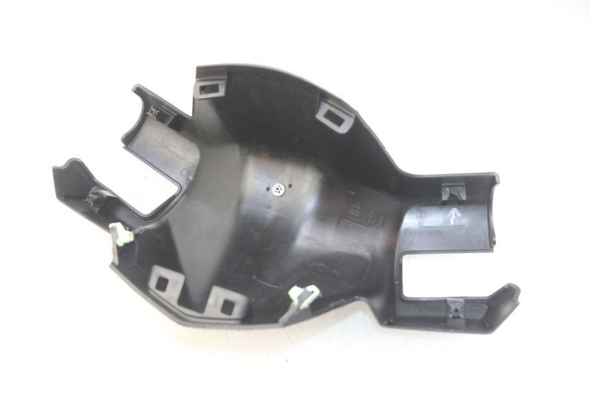 photo de CUBIERTA DEL MANILLAR DELANTERO PEUGEOT CITYSTAR 125 (2011 - 2017) - Primer plano técnico