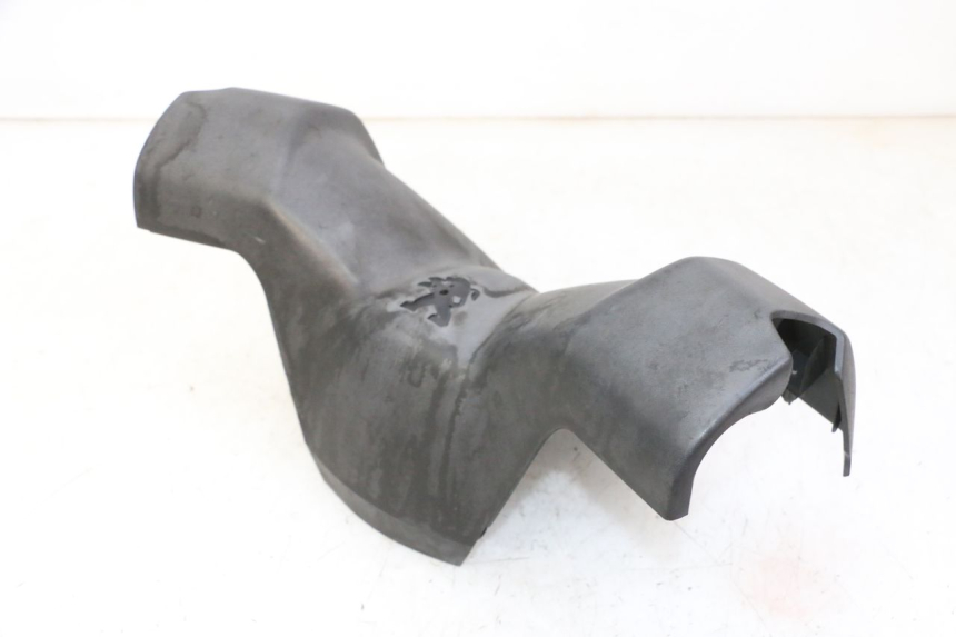 photo de CUBIERTA DEL MANILLAR DELANTERO PEUGEOT CITYSTAR 50 (2013 - 2017) - Detalles de los puntos de fijación