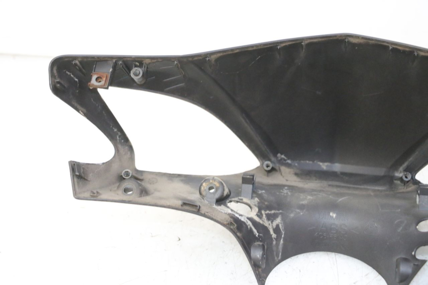 photo de CUBIERTA DEL MANILLAR DELANTERO YAMAHA CYGNUS X INJECTION 125 (2007 - 2013) - Primer plano técnico