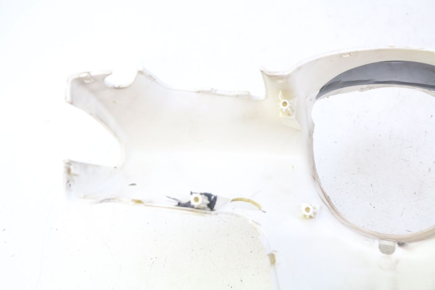 photo de CUBIERTA DEL MANILLAR DELANTERO PEUGEOT DJANGO 2T 50 (2014 - 2019) - Primer plano de alta resolución