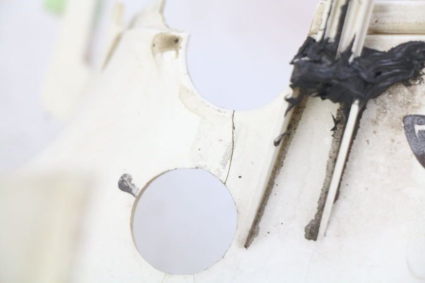 photo de CUBIERTA DEL MANILLAR DELANTERO PEUGEOT DJANGO 2T 50 (2014 - 2019) - Marcados y referencias originales