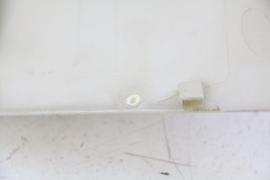 photo de CUBIERTA DEL MANILLAR DELANTERO PEUGEOT E-VIVACITY 1 (2012 - 2018) - Zoom estado de uso