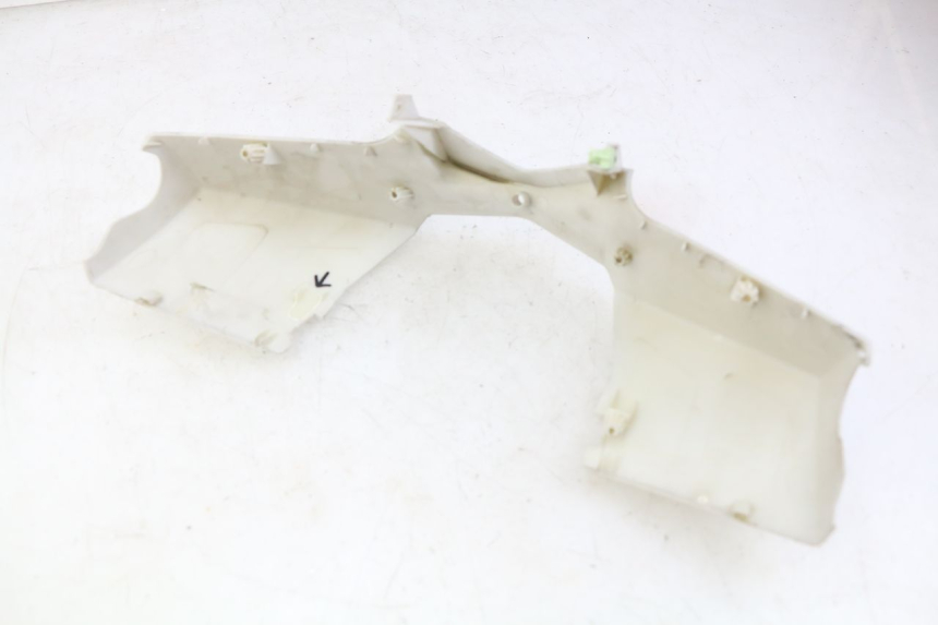 photo de CUBIERTA DEL MANILLAR DELANTERO PEUGEOT E-VIVACITY 1 (2012 - 2018) - Primer plano técnico