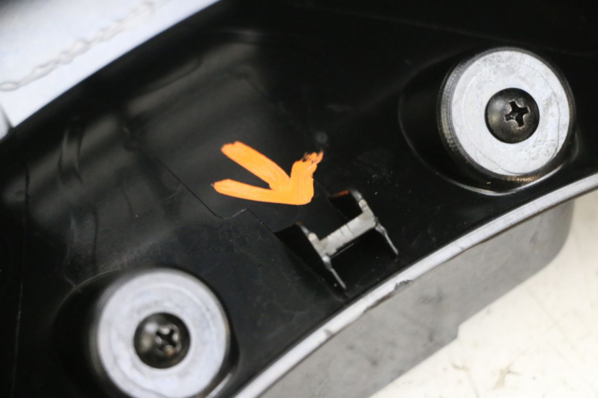 photo de TAPA MANILLAR TRASERO SEGWAY NINEBOT E125S 1 (2022 - 2026) - Primer plano técnico