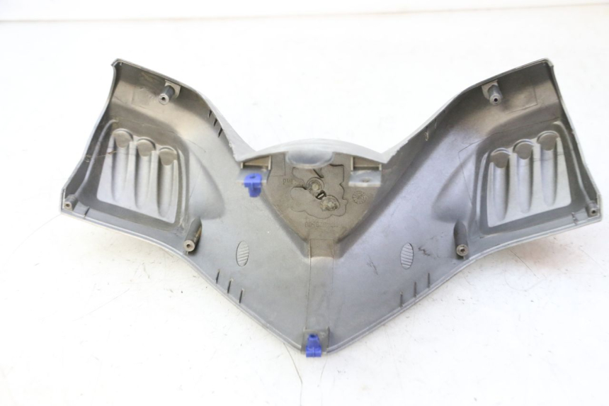 photo de CUBIERTA DEL MANILLAR DELANTERO PEUGEOT ELYSTAR 50 (2002 - 2014) - Detalles de los puntos de fijación