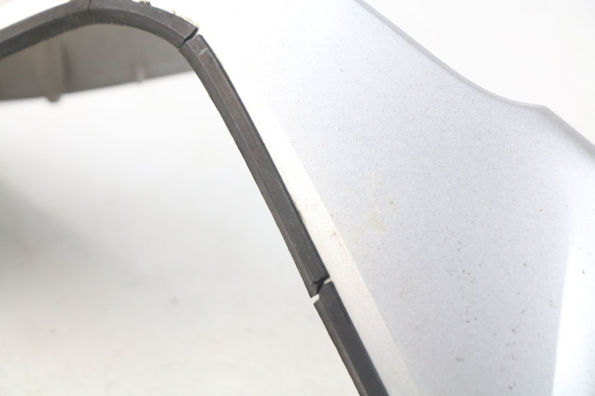 photo de CUBIERTA DEL MANILLAR DELANTERO HONDA FES PANTHEON 125 (2003 - 2007) - Detalles de los puntos de fijación