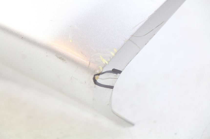 photo de CUBIERTA DEL MANILLAR DELANTERO HONDA FES PANTHEON 125 (2003 - 2007) - Detalles de los puntos de fijación