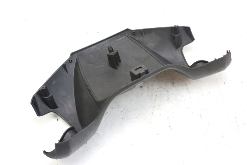photo de CUBIERTA DEL MANILLAR DELANTERO HONDA FES S-WING SWING ABS 125 (2007 - 2015) - Primer plano técnico