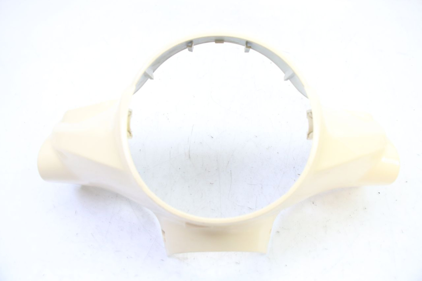 photo de CUBIERTA DEL MANILLAR DELANTERO SYM FIDDLE 2 50 (2008 - 2013) - Detalle de la pieza