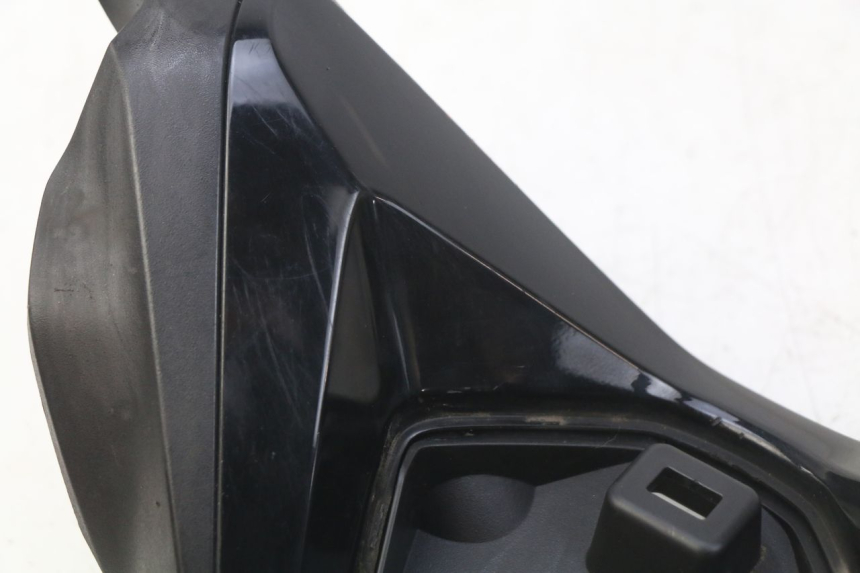 photo de CUBIERTA DEL MANILLAR DELANTERO HONDA FORZA 125 (2015 - 2016) - Zoom estado de uso