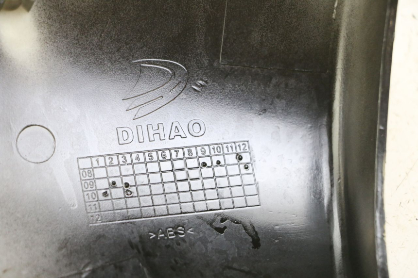 photo de TAPA MANILLAR TRASERO GOES WIKI 125 (2010 - 2015) - Detalles de los puntos de fijación