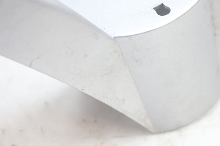 photo de TAPA MANILLAR TRASERO KYMCO GRAND DINK 125 (2008 - 2014) - Detalles de los puntos de fijación