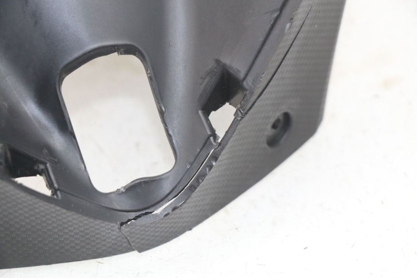 photo de TAPA MANILLAR TRASERO SYM GTS EFI ABS 125 (2012 - 2016) - Detalles de los puntos de fijación