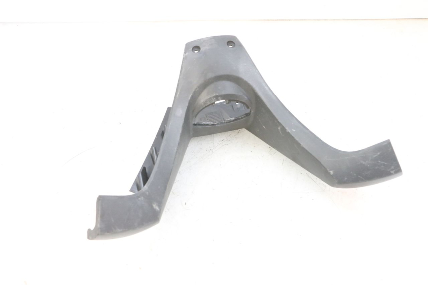 photo de TAPA MANILLAR TRASERO SYM GTS EVO 125 (2009 - 2013) - Primer plano técnico