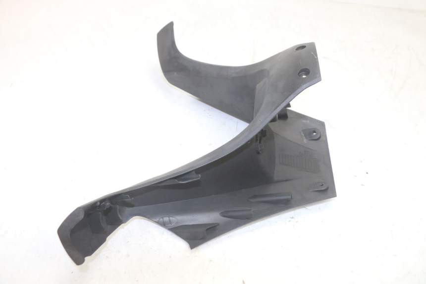 photo de TAPA MANILLAR TRASERO SYM GTS EVO 125 (2009 - 2013) - Primer plano técnico