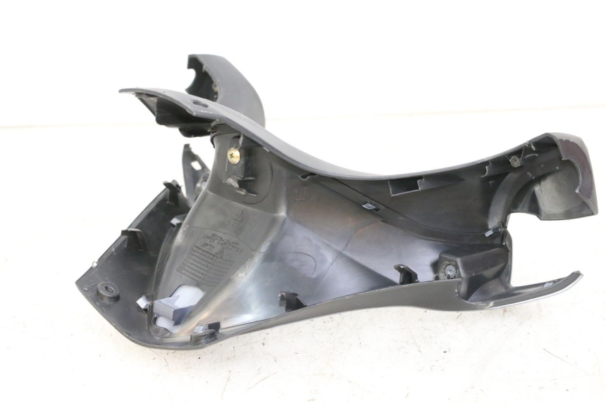 photo de TAPA MANILLAR TRASERO SYM JOYMAX 125 (2010 - 2017) - Detalles de los puntos de fijación