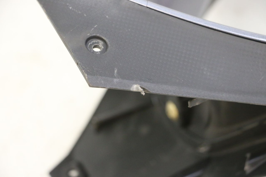 photo de TAPA MANILLAR TRASERO SYM JOYMAX 125 (2010 - 2017) - Marcados y referencias originales