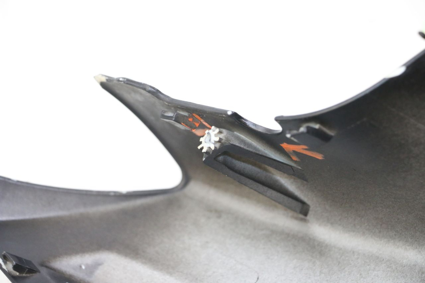 photo de TAPA MANILLAR TRASERO PEUGEOT KISBEE 2T 50 (2018 - 2022) - Detalles de los puntos de fijación