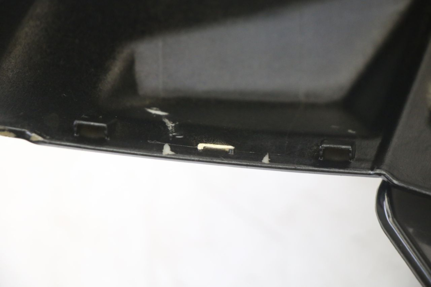 photo de CUBIERTA DEL MANILLAR DELANTERO PEUGEOT KISBEE 2T 50 (2010 - 2017) - Detalles de los puntos de fijación