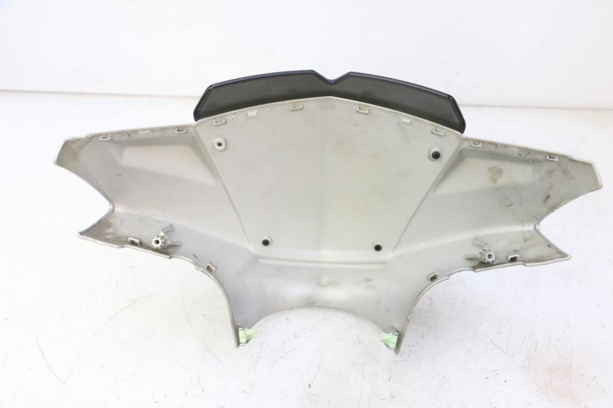 photo de CUBIERTA DEL MANILLAR DELANTERO PEUGEOT KISBEE 2T 50 (2010 - 2017) - Detalle de la pieza