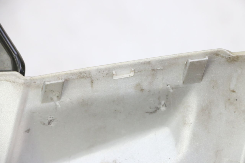 photo de CUBIERTA DEL MANILLAR DELANTERO PEUGEOT KISBEE 2T 50 (2010 - 2017) - Otra perspectiva