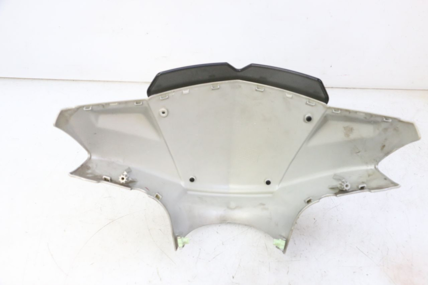 photo de CUBIERTA DEL MANILLAR DELANTERO PEUGEOT KISBEE 2T 50 (2010 - 2017) - Detalles de los puntos de fijación