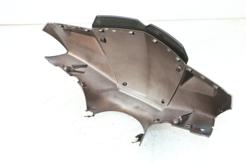 photo de CUBIERTA DEL MANILLAR DELANTERO PEUGEOT KISBEE 2T 50 (2010 - 2017) - Primer plano técnico