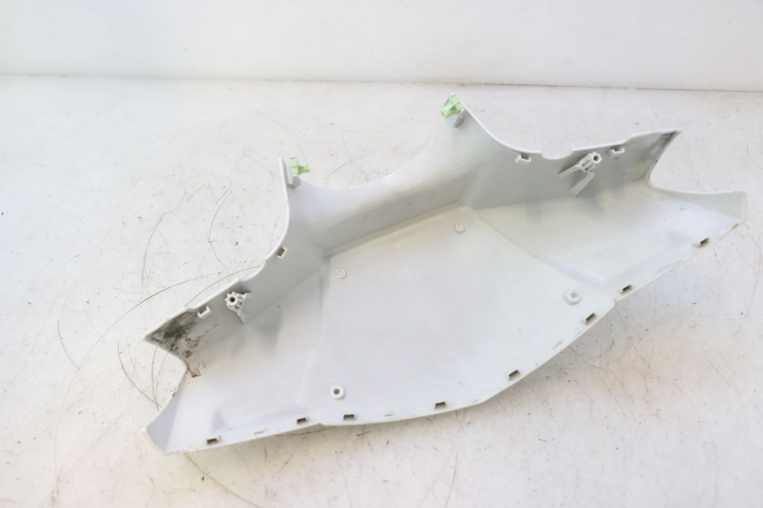 photo de CUBIERTA DEL MANILLAR DELANTERO PEUGEOT KISBEE 2T 50 (2010 - 2017) - Otra perspectiva