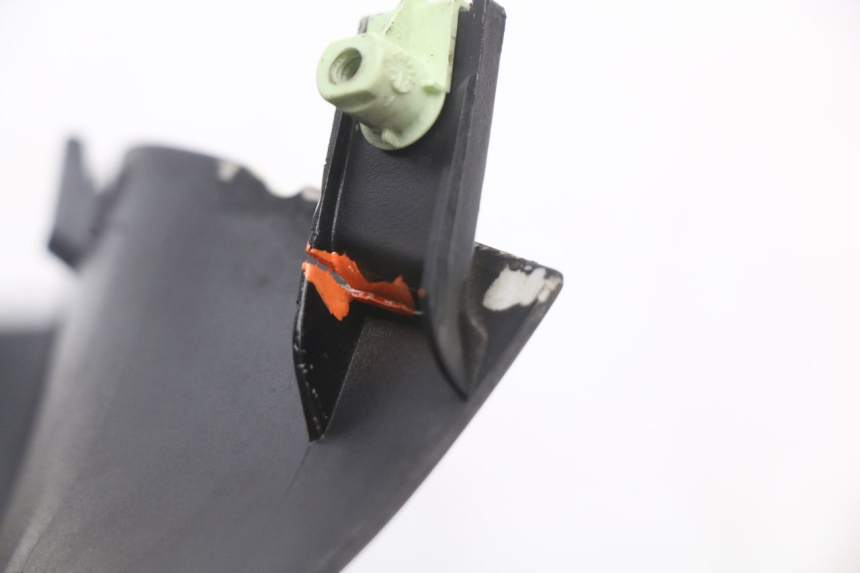 photo de CUBIERTA DEL MANILLAR DELANTERO PEUGEOT KISBEE 4T 50 (2018 - 2022) - Detalles de los puntos de fijación