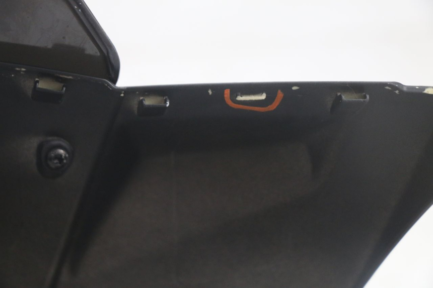 photo de CUBIERTA DEL MANILLAR DELANTERO PEUGEOT KISBEE 4T 50 (2018 - 2022) - Detalles de los puntos de fijación