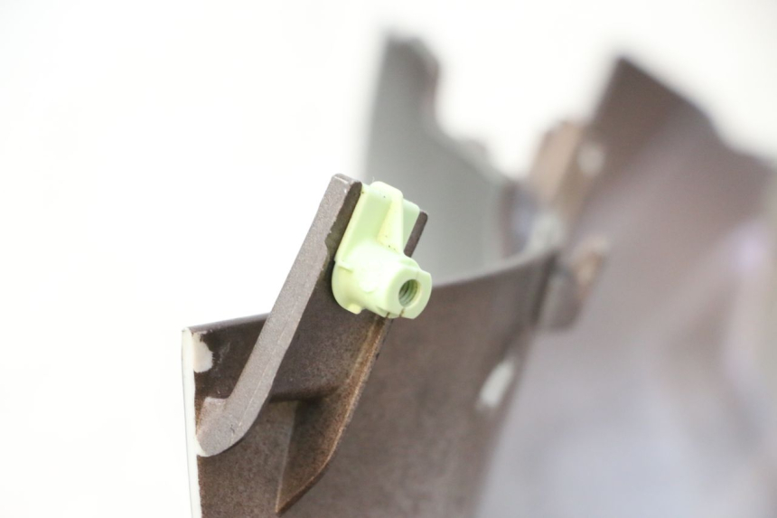 photo de CUBIERTA DEL MANILLAR DELANTERO PEUGEOT KISBEE 4T 50 (2010 - 2017) - Detalle de la pieza