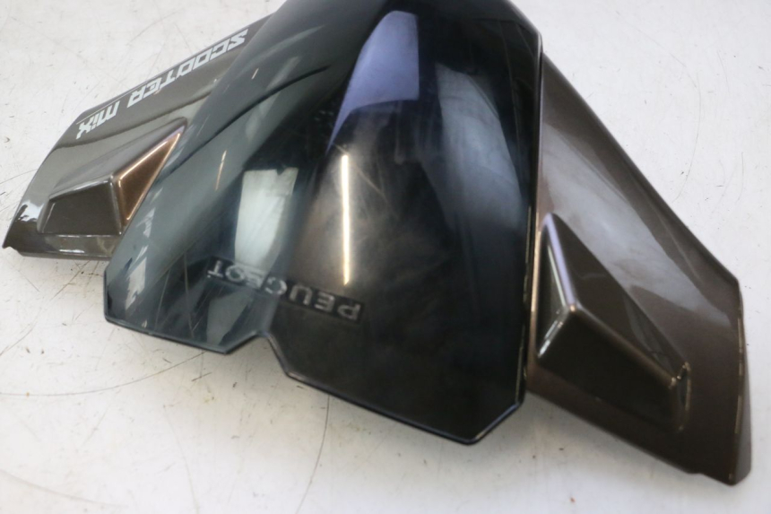 photo de CUBIERTA DEL MANILLAR DELANTERO PEUGEOT KISBEE 4T 50 (2010 - 2017) - Características distintivas